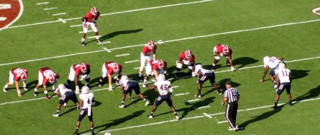  The Alabama Crimson Tide line up offense against the defense of the Florida Atlantic Owls